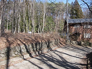 敷地（写真左）と私道
