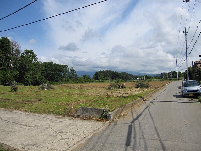 敷地（写真左）と東側公道